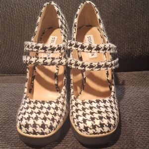 Steve Madden Black & White Houndstooth Double Strap Chunky Block Platform Heels